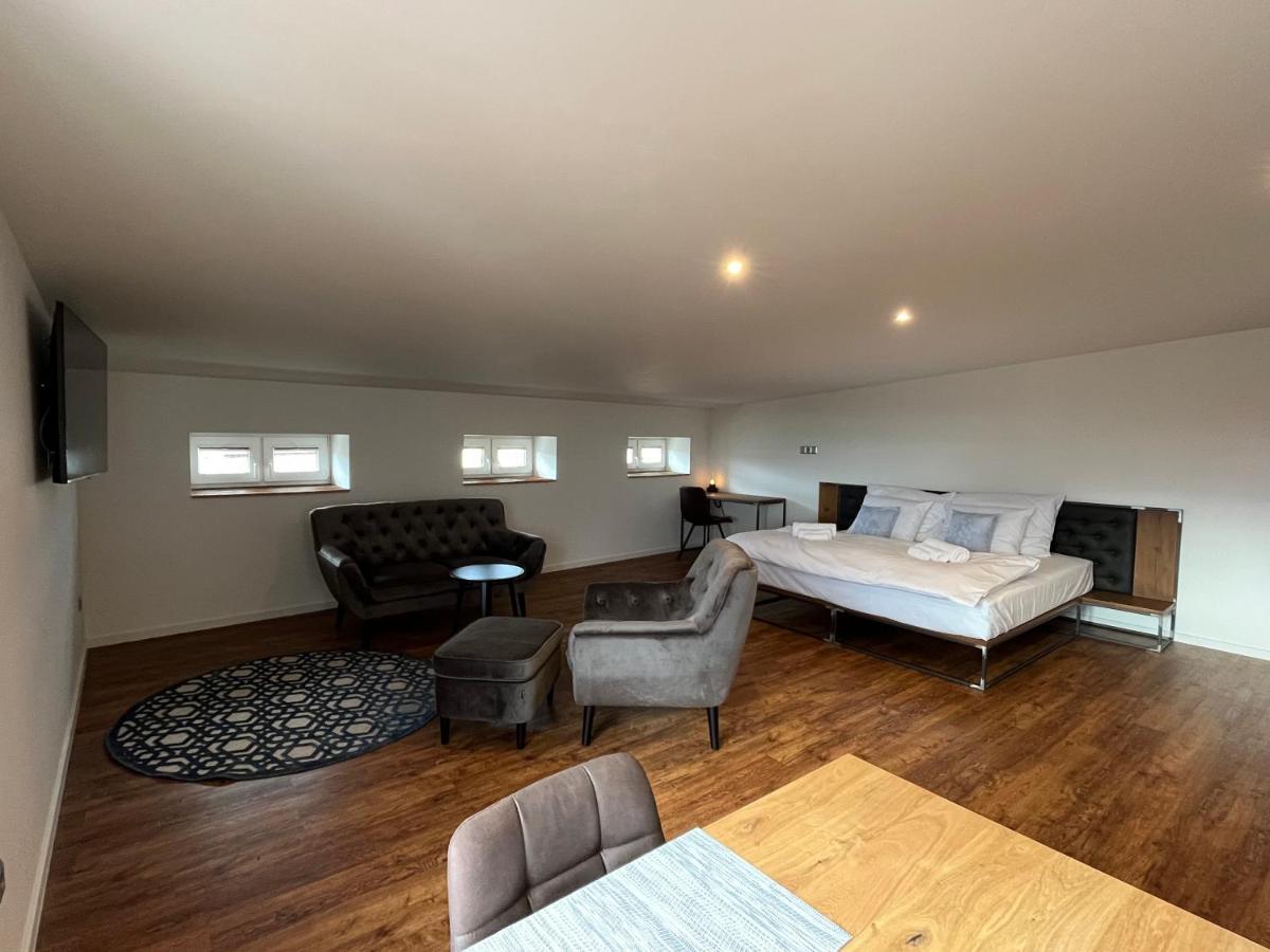 Apartmany Male Namesti, Броумов Экстерьер фото