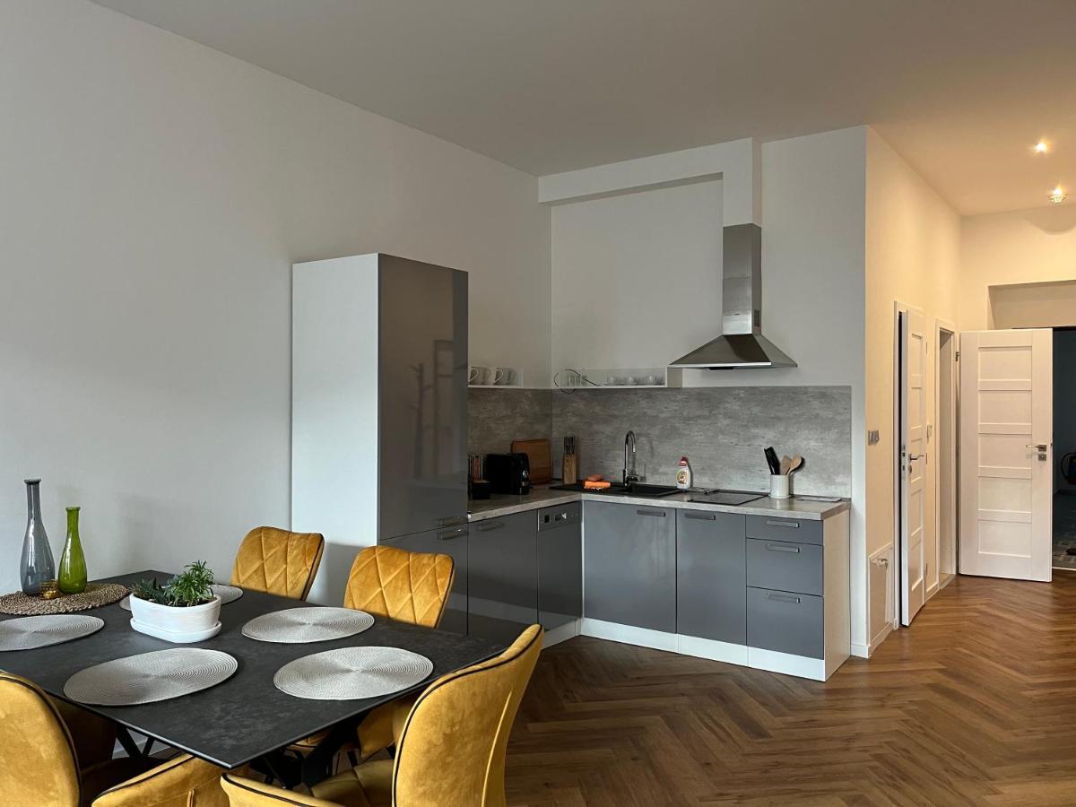 Apartmany Male Namesti, Броумов Экстерьер фото