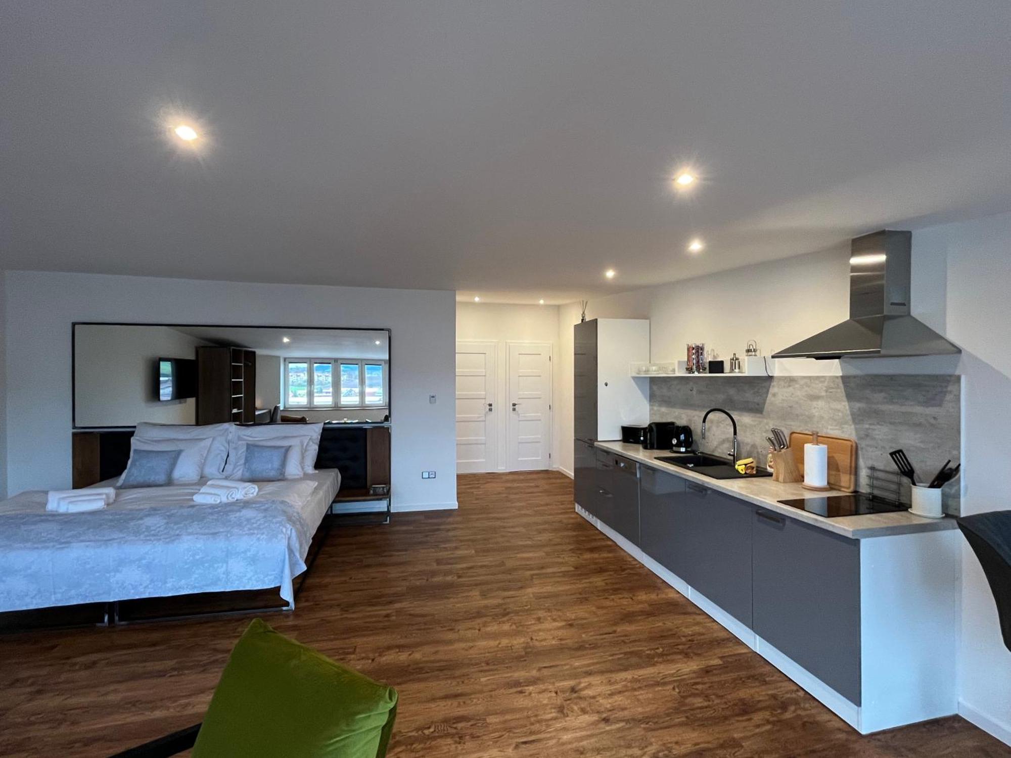 Apartmany Male Namesti, Броумов Экстерьер фото