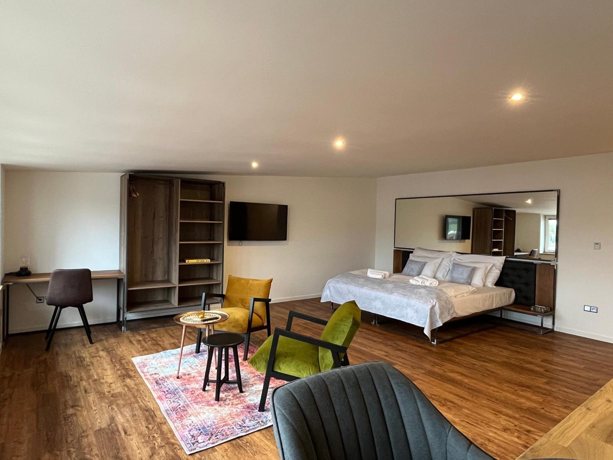 Apartmany Male Namesti, Броумов Экстерьер фото